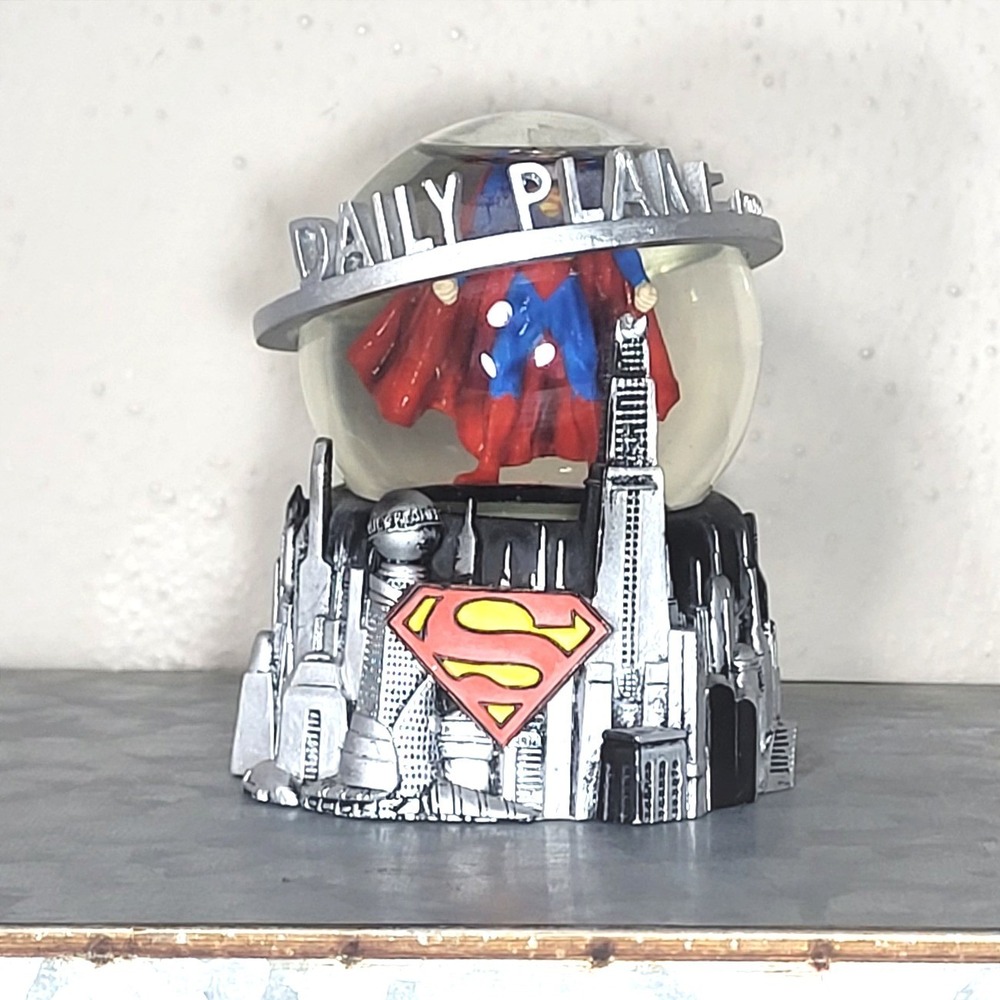 Superman Daily Planet Snow Globe Six Flags Metropolis Skyline DC Comics 2007
